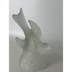 L. E. Smith Frosted Satin Glass Bird/Thrush in Flight Figurine 8 3/4 inches tall
